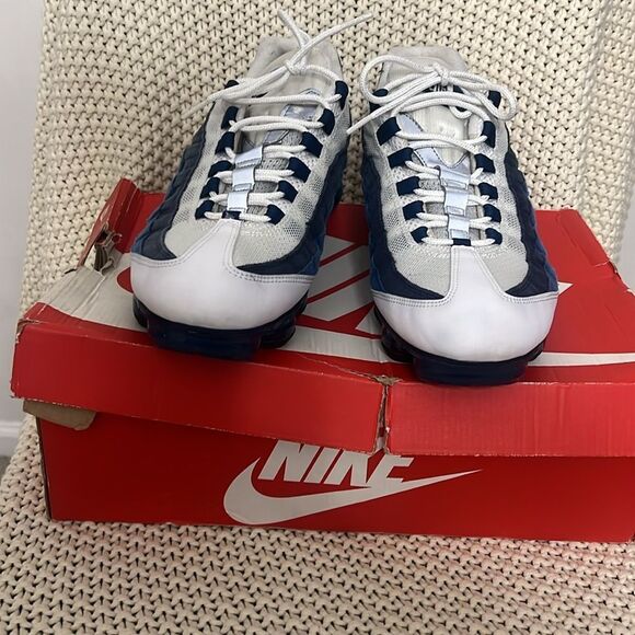 Nike Air Max 95 Blue Sneakers - Picture 7 of 11